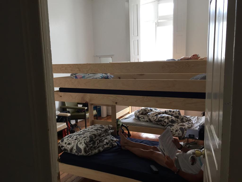 Albergue De Peregrinos La Bilbaina Santoña الغرفة الصورة