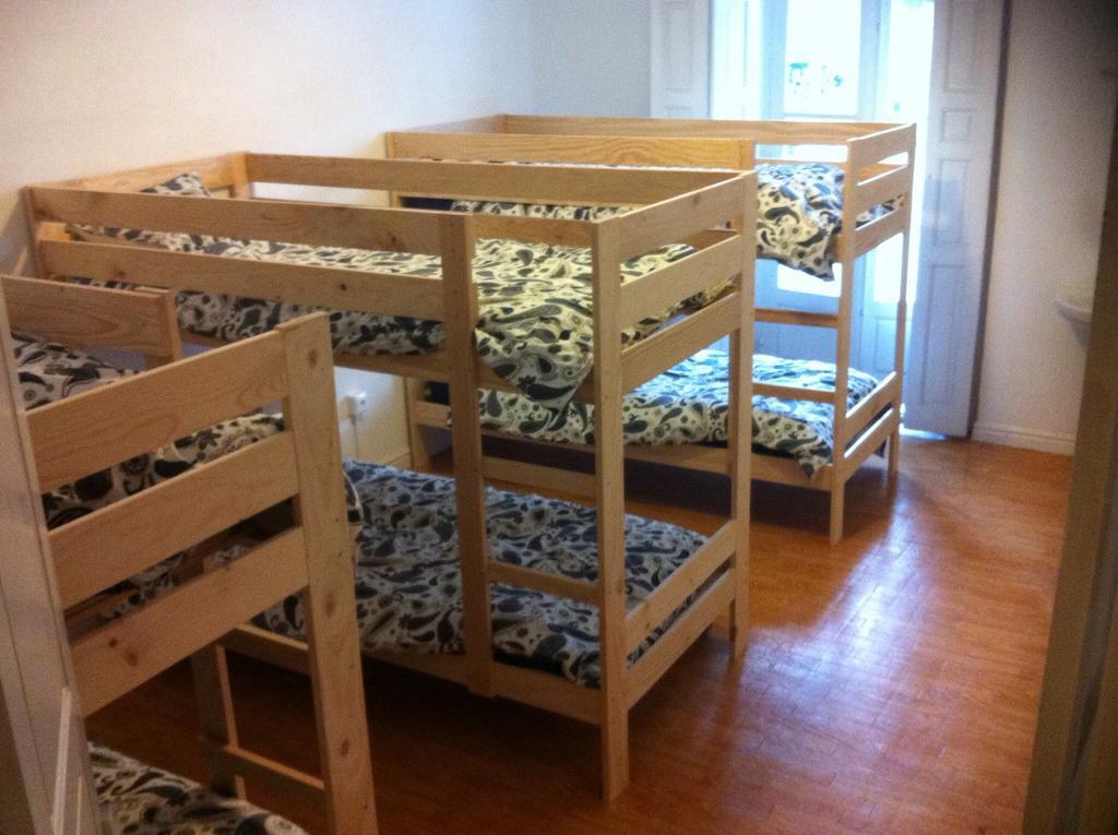 Albergue De Peregrinos La Bilbaina Santoña الغرفة الصورة